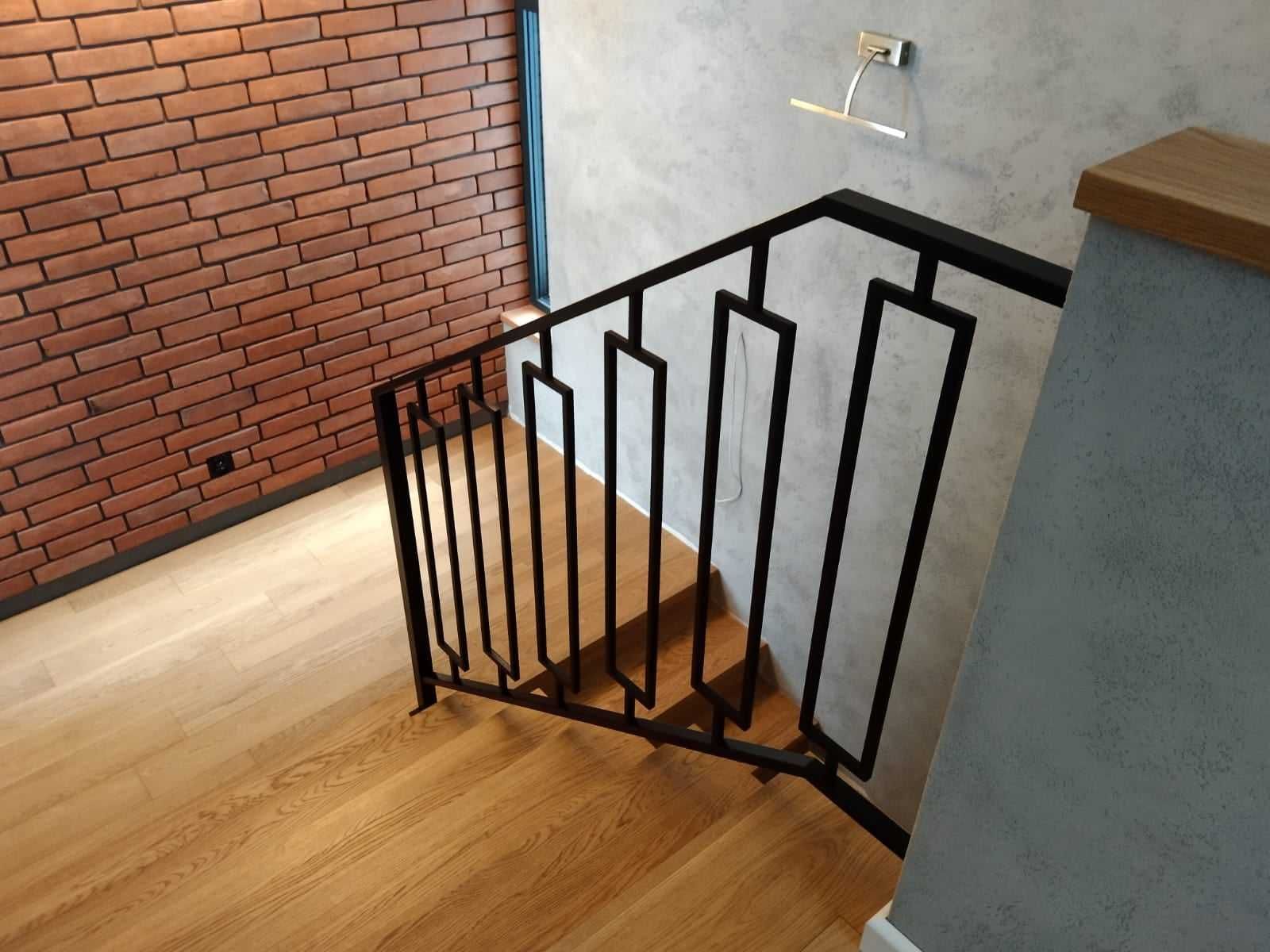 Balustrady wewnętrzne, zewnętrzne, schodki, barierki,  poręcze montaż