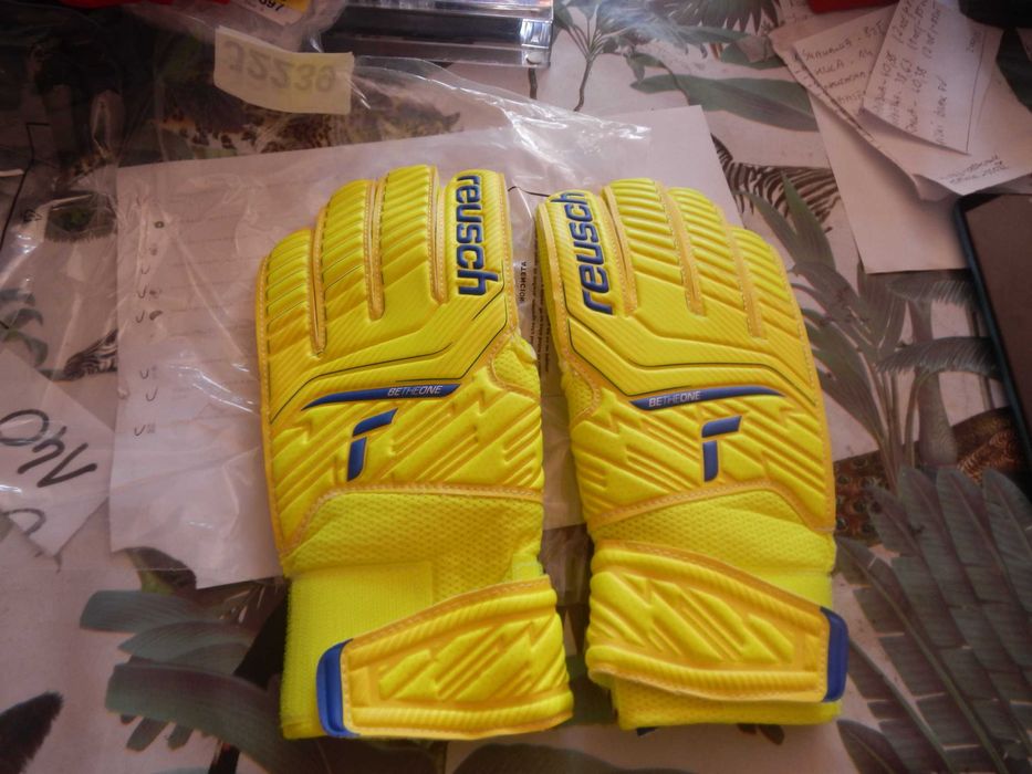 Wyprzedaż->Reusch Attrakt Junior Unisex Rękawice bramkarskie rozm. 8