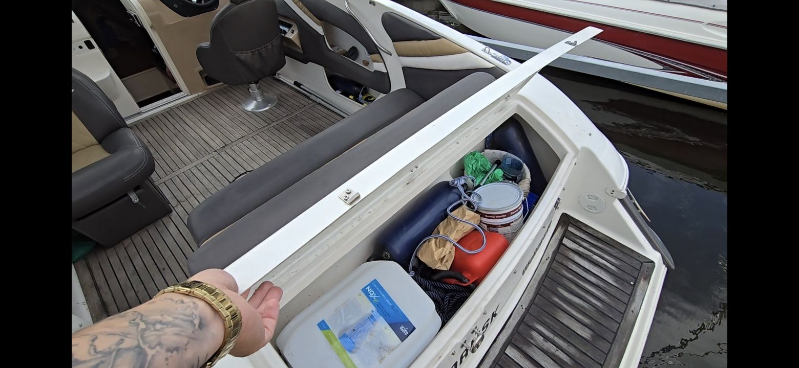 Sprzedam Motorówkę WellCraft 240 ( 8m dł. , 259szer) Super Stan