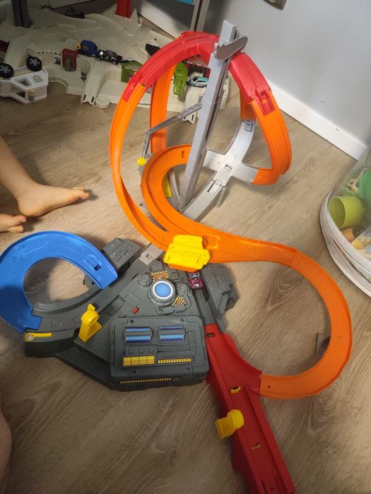 Tor hotwheels spirala