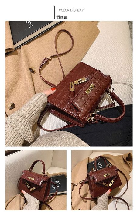 Маленька жіноча сумочка