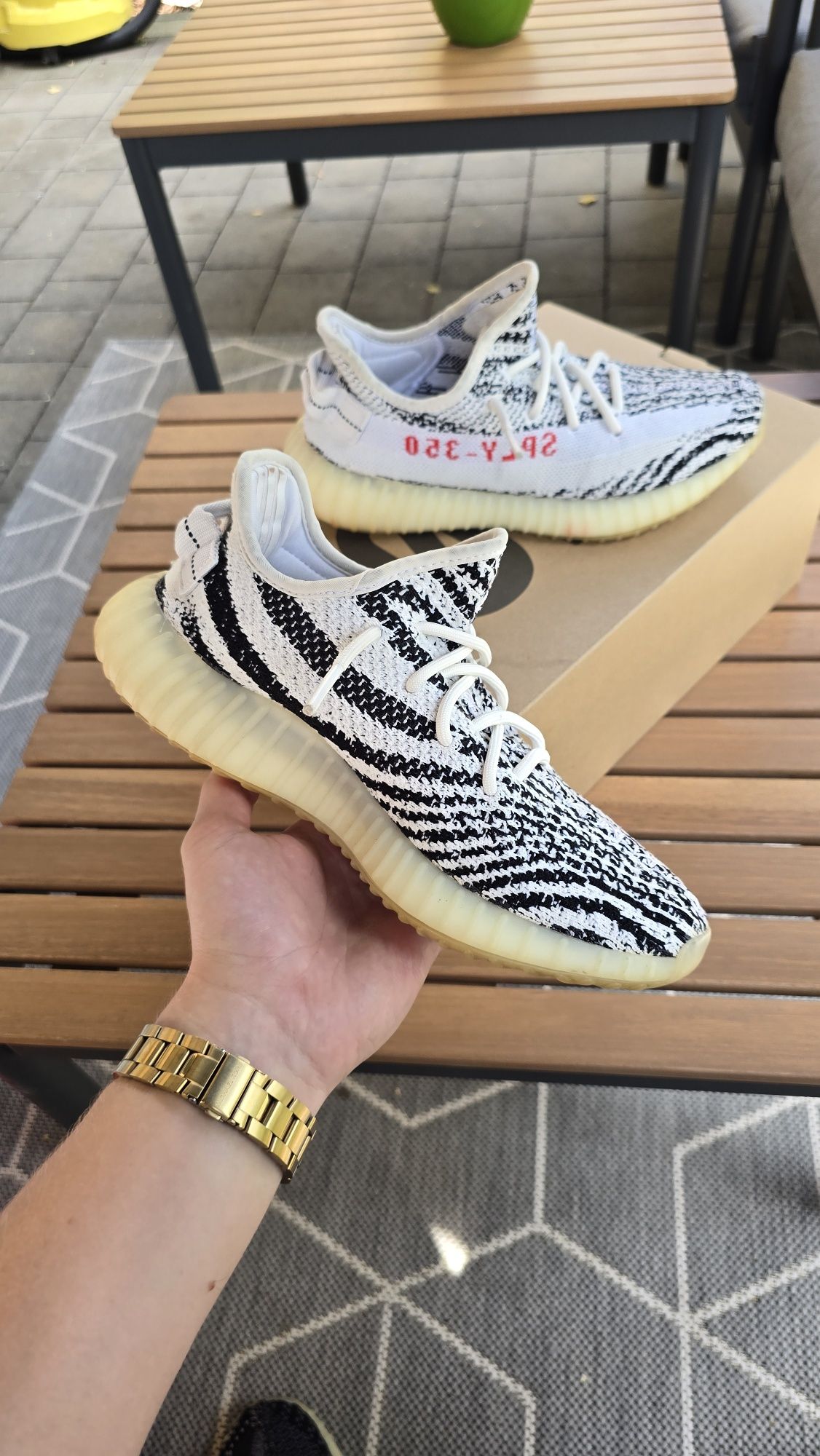 Yeezy 350v2 zebra