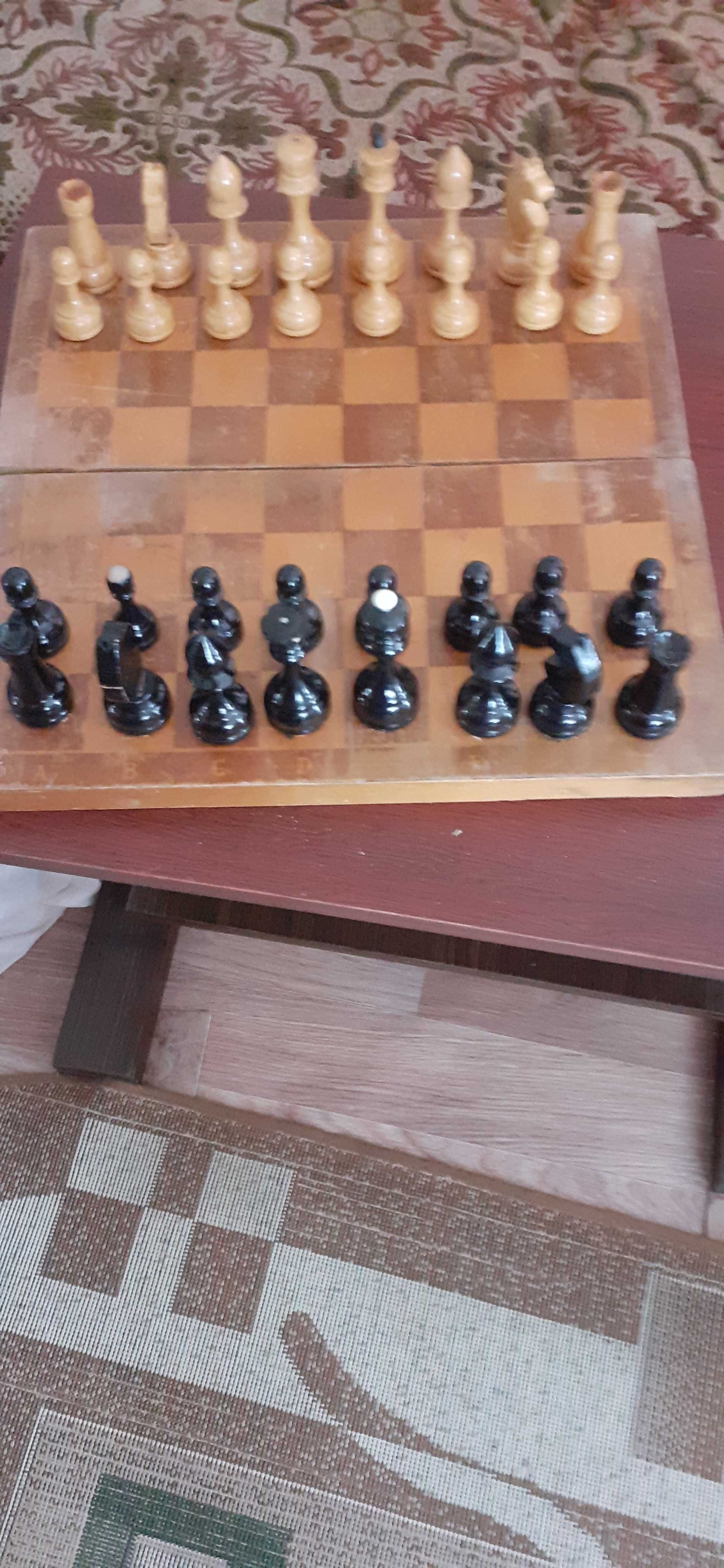 Настольные деревянные шахматы с доской 40х40