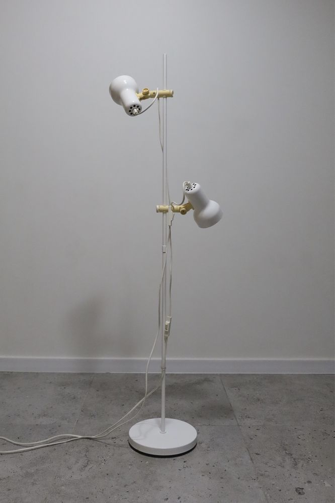 Biała duńska lampa podłogowa 1970 vintage retro stojąca