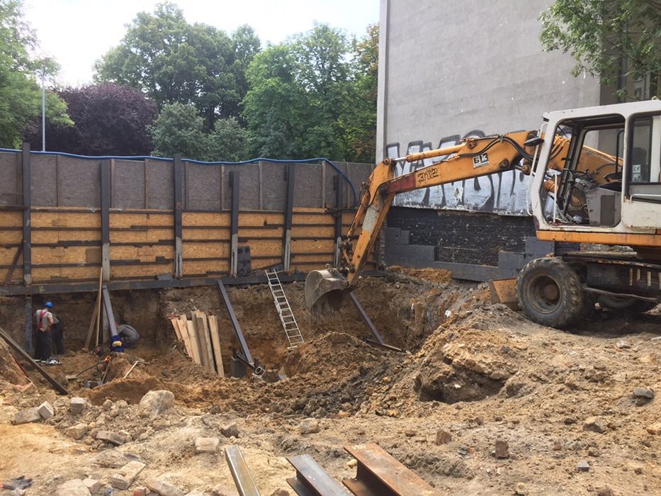 Wynajem koparki obrotowej kołowej Liebherr usług koparką
