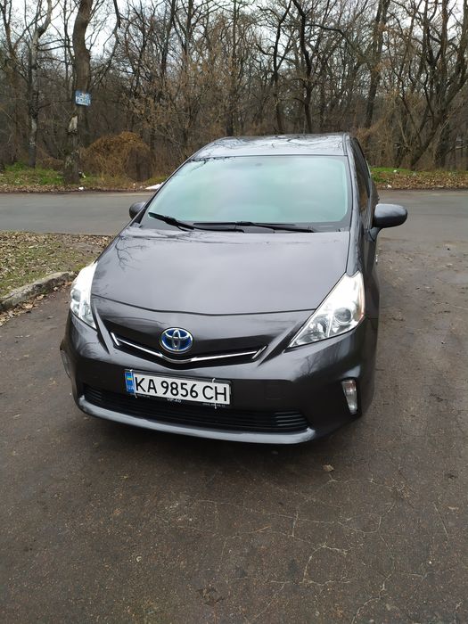Toyota Prius V  Тойота Пріус