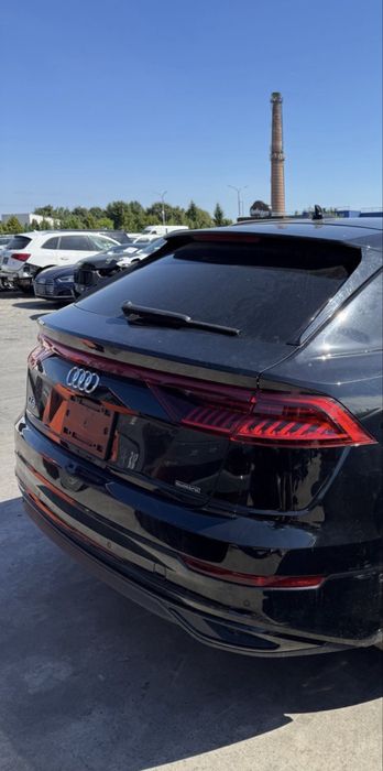 Audi q8 задні стопи комплет європа (жовтий поворотник)