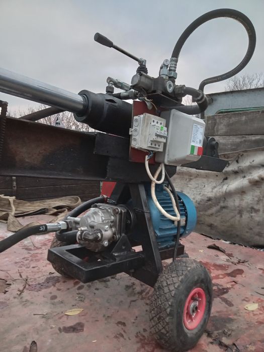 Дровокол гідравлічний м.Лебедин