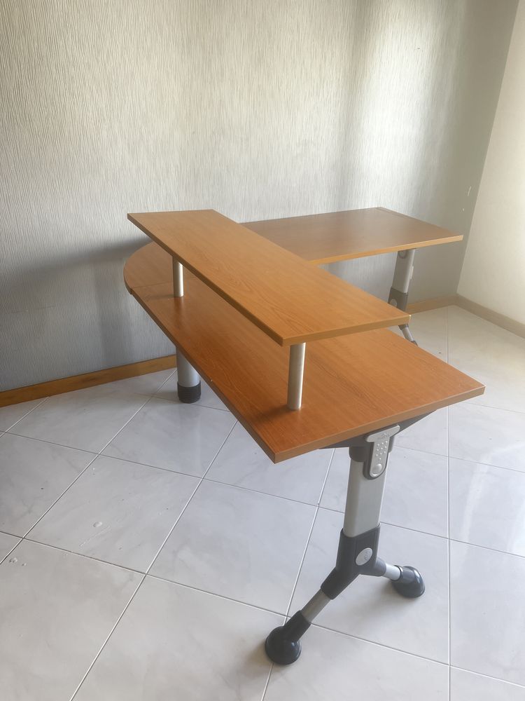 Secretaria em L com prateleira