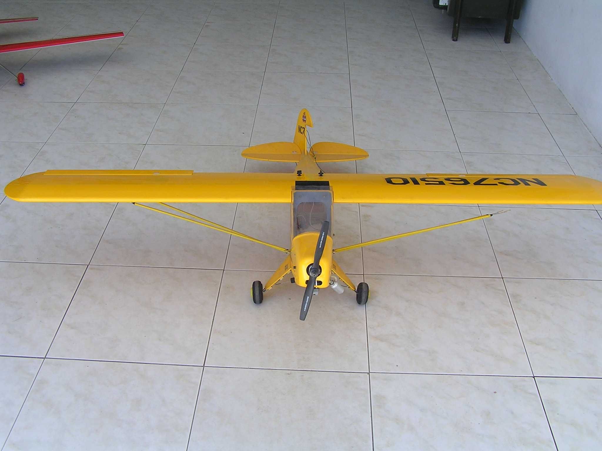 avião piper cub j-3