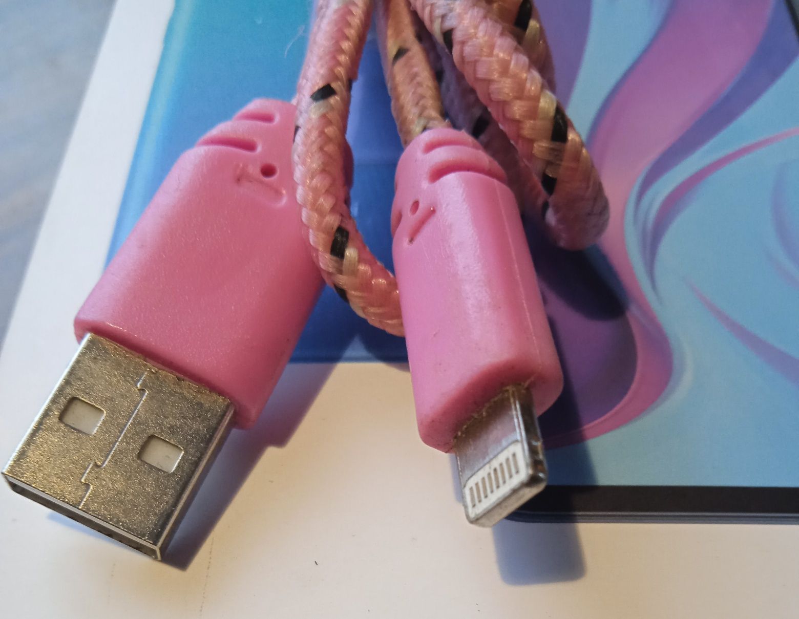 USB кабель для зарядки совершенно новый