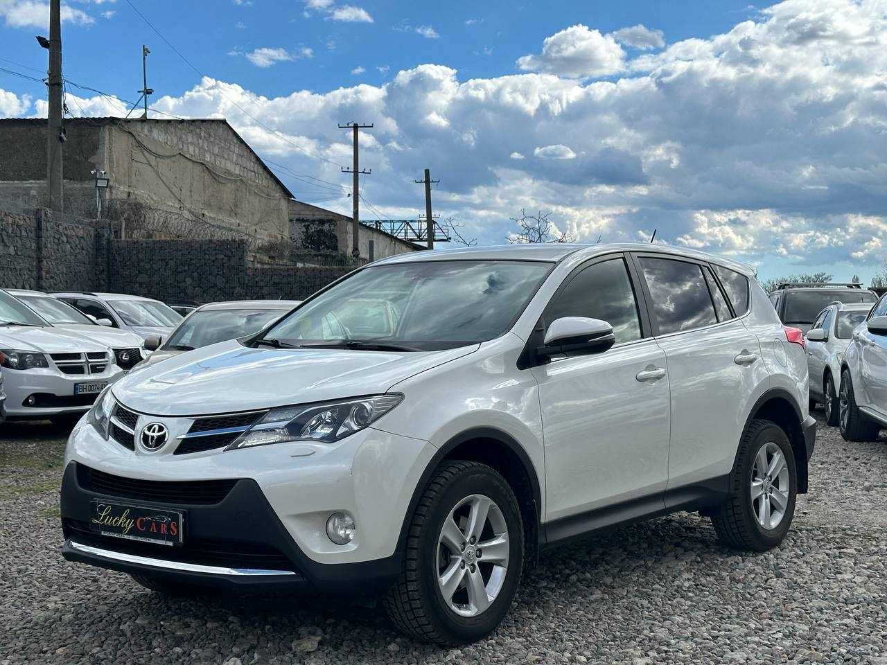 Авто Toyota RAV4 2014