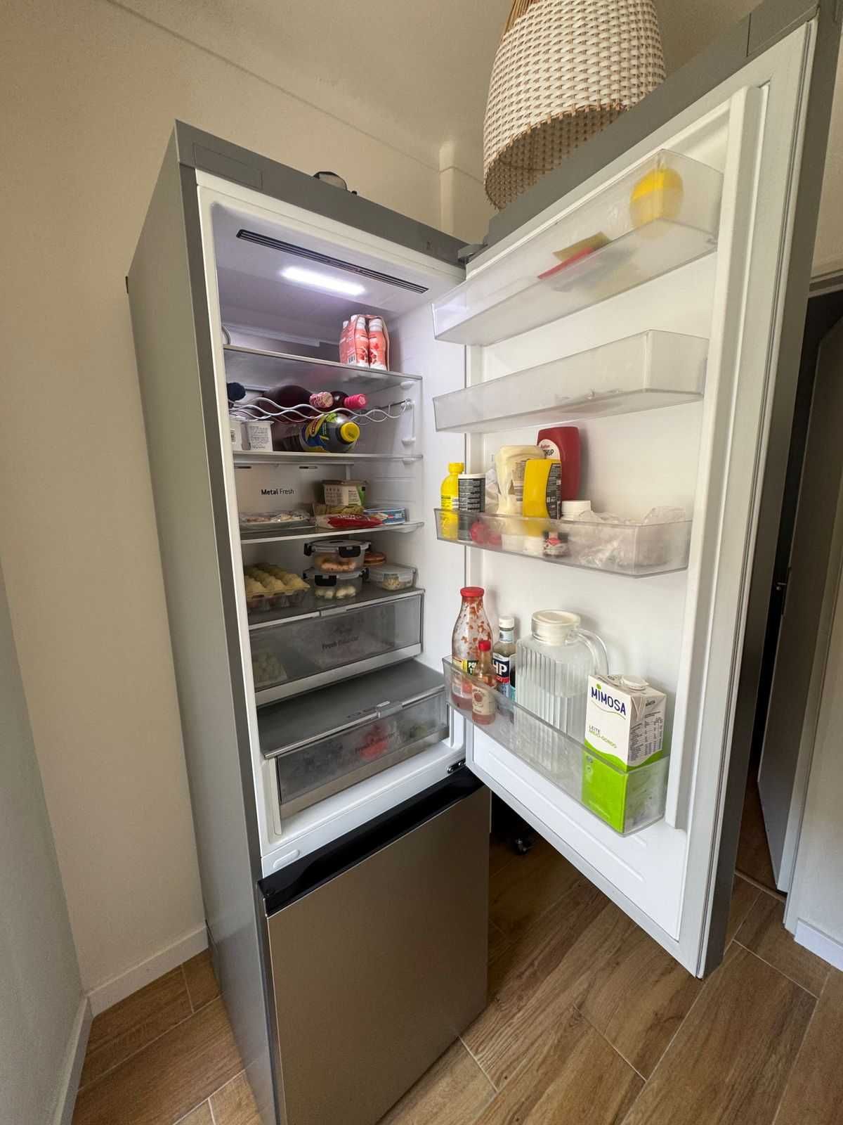 Saída do país – móveis impecáveis – Frigorífico combinado LG