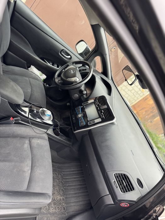 Оренда Nissan leaf 2014 року