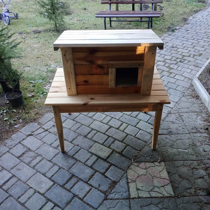 Будка для котів з сосни