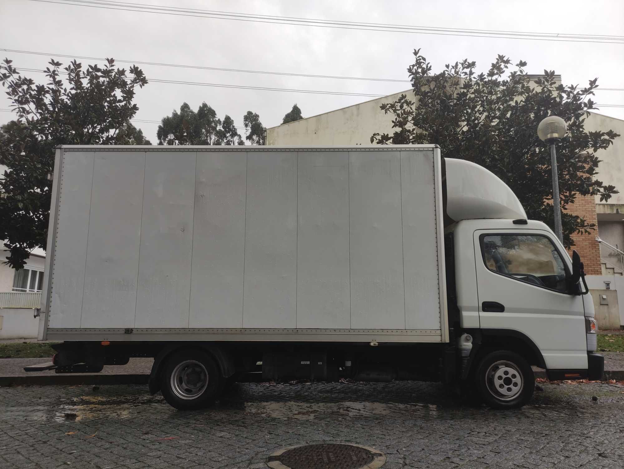Mitsubishi Fuso Canter Ligeira só 72.000km Semi-Nova