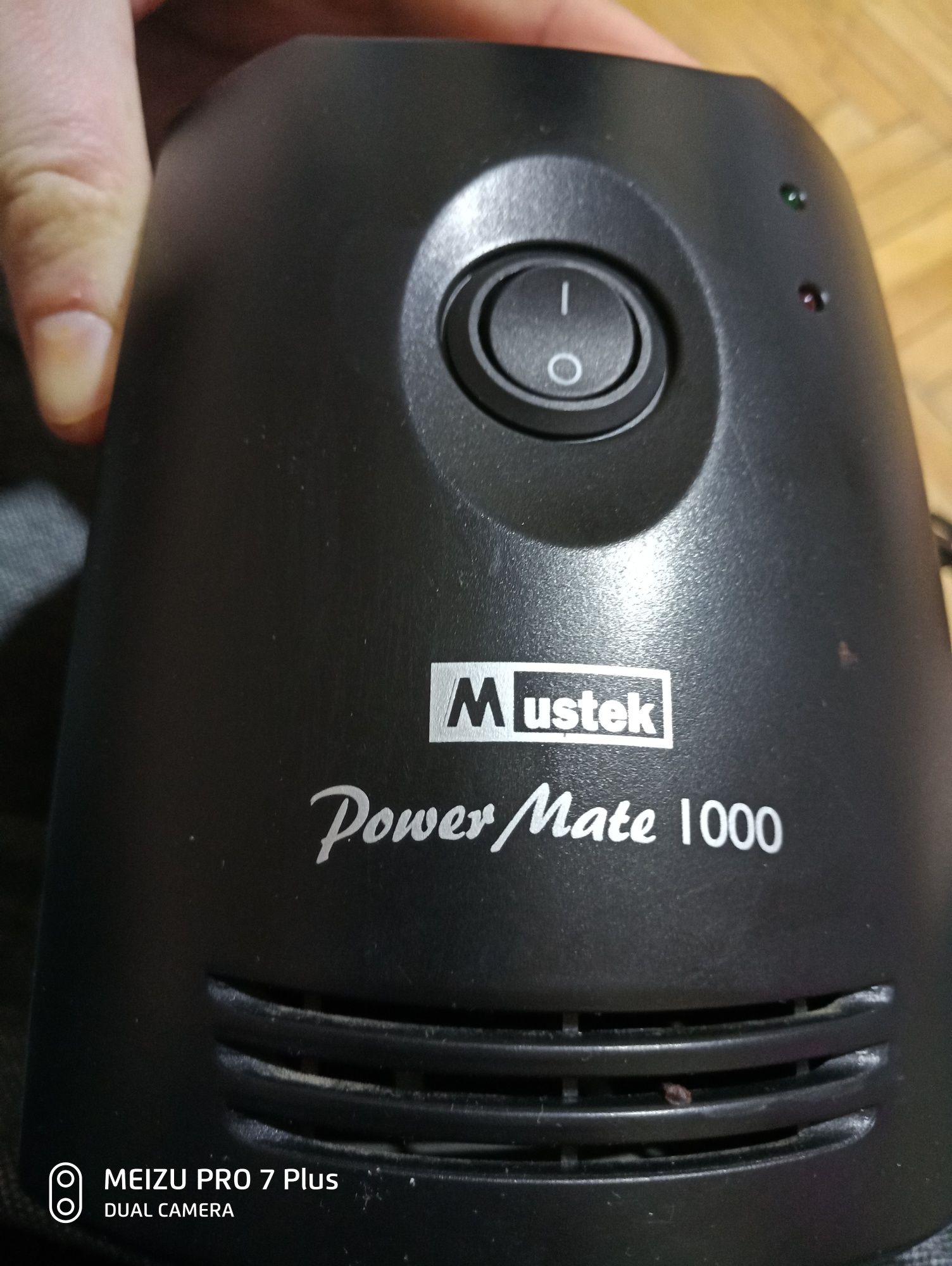 Стабилизатор напряжения Mustek PowerMate 1000