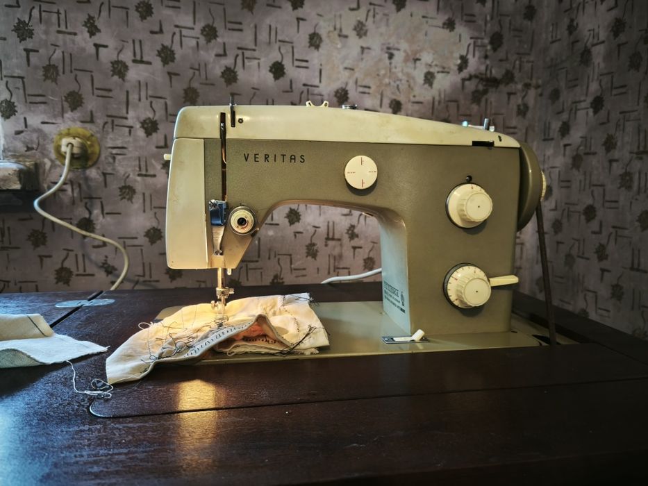 Швейная машинка веритас 70-80х.годов.