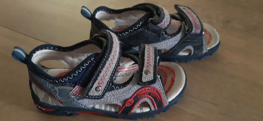 Sandałki chłopięce firmy "Bartek" rozmiar 27.
