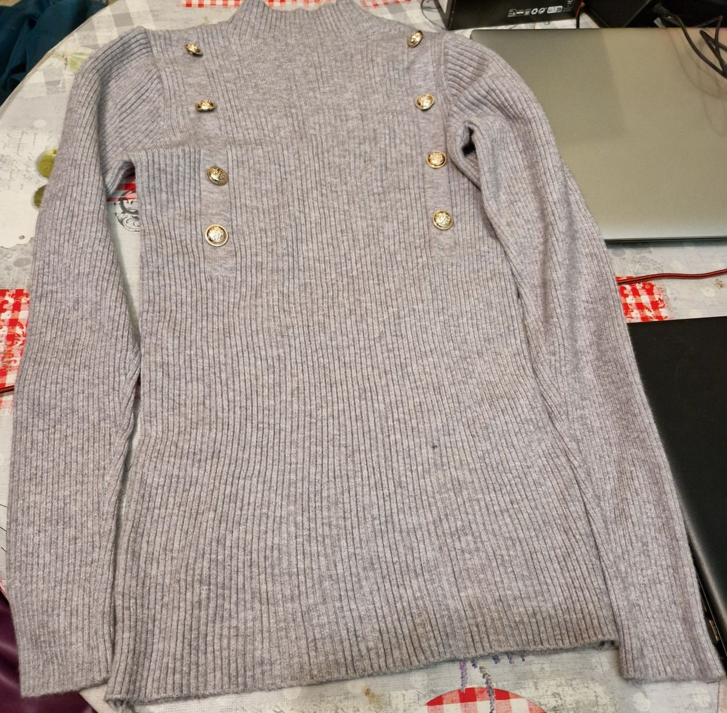 Vendo camisola, calções novos