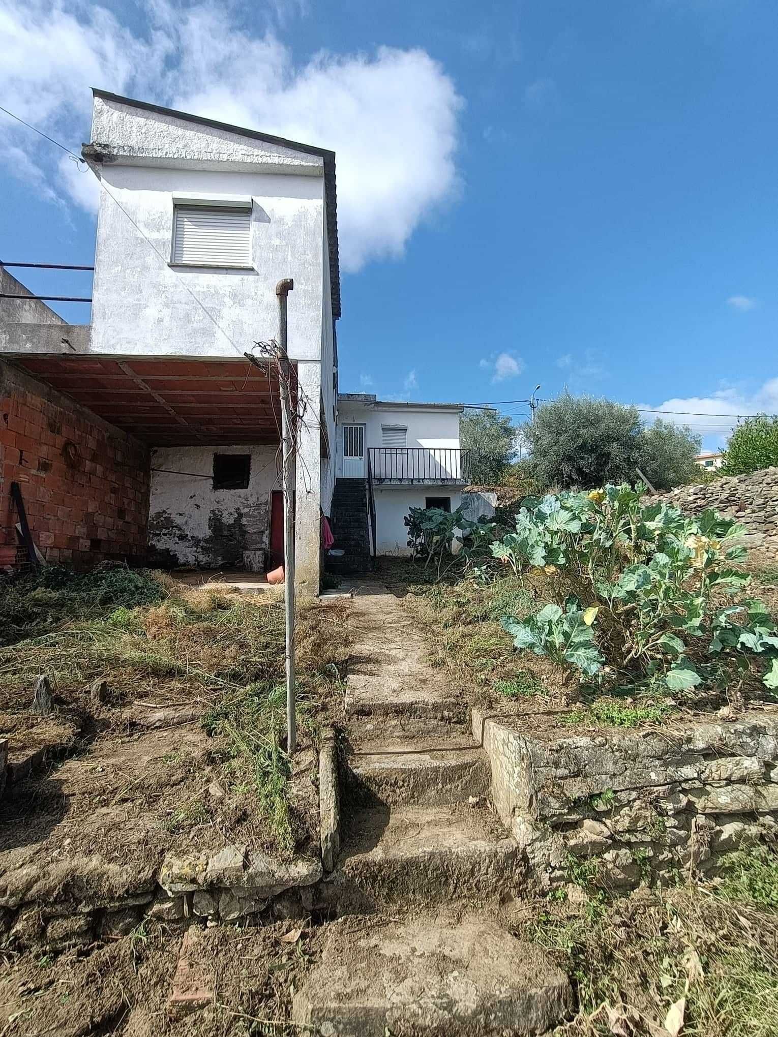 Moradia para recuperar, com terreno em Fontelas, Peso da Régua