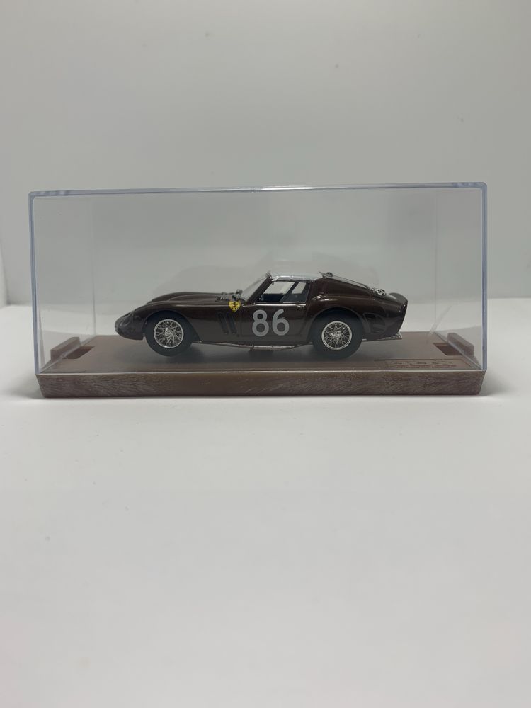 Ferrari 250 GTO da Revell Model Box 1/43