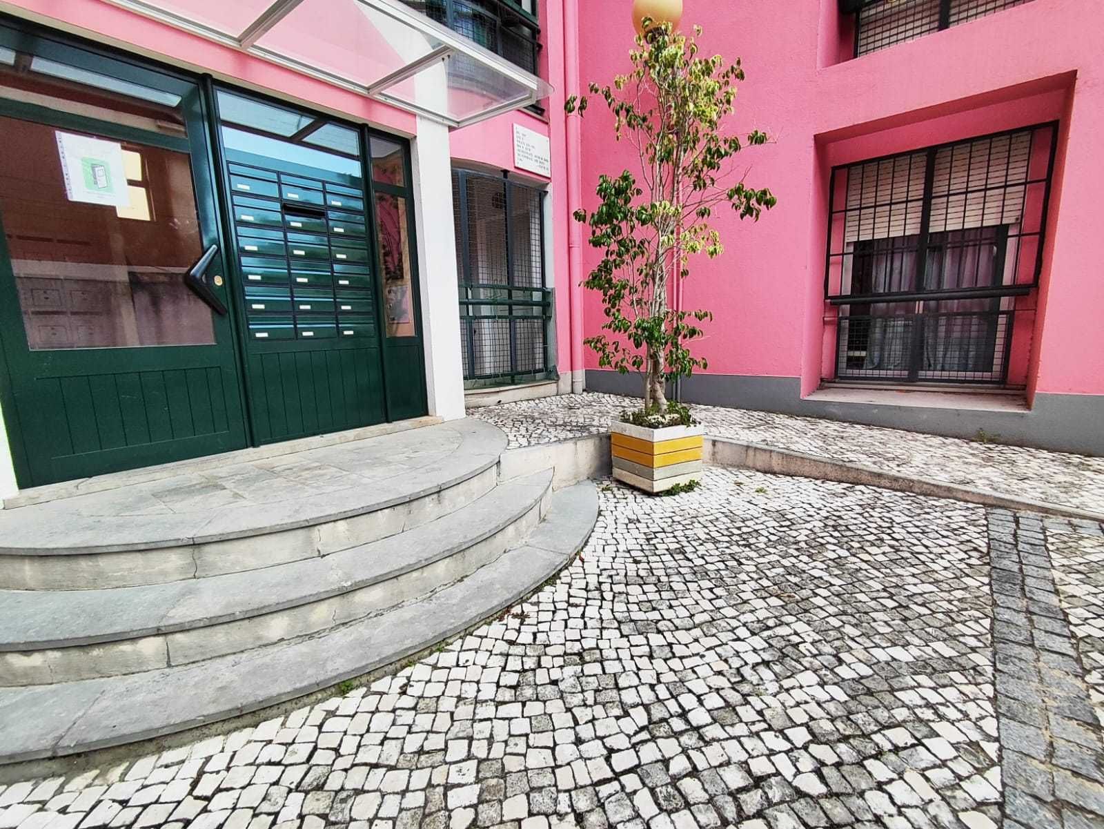 T-2 em Benfica, SEM Fiador e com caução de €500