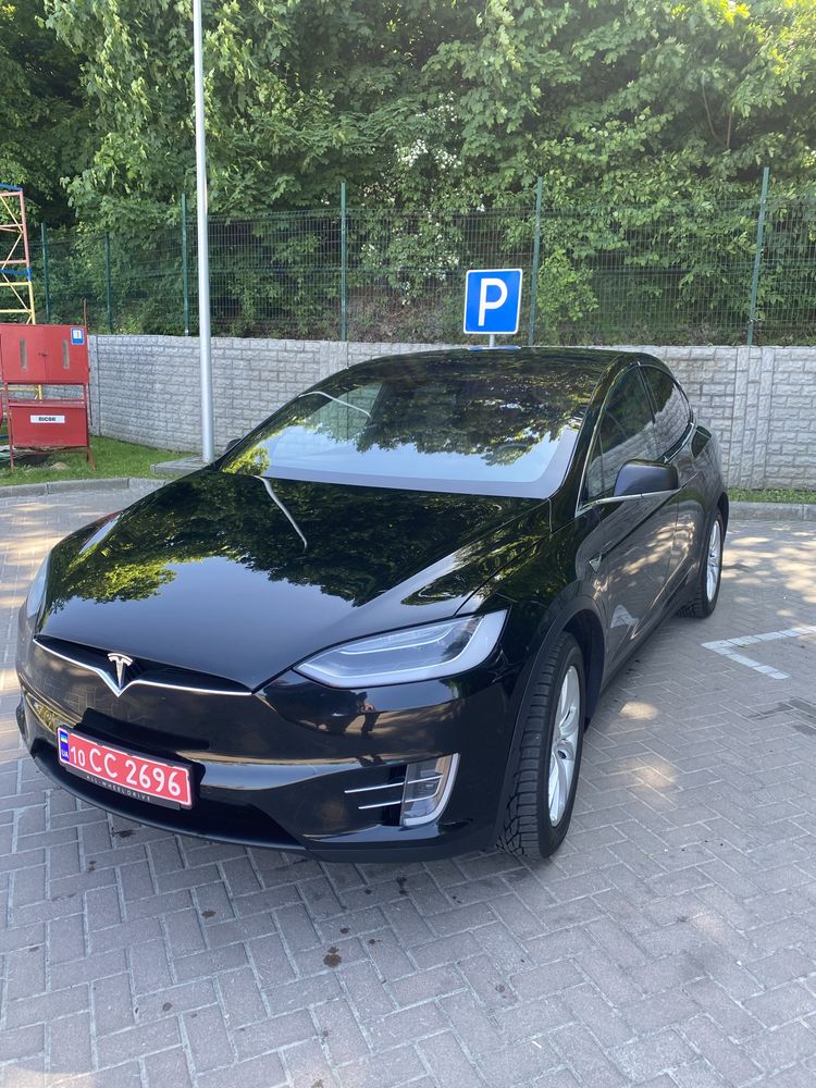 Tesla Model X офиційне авто