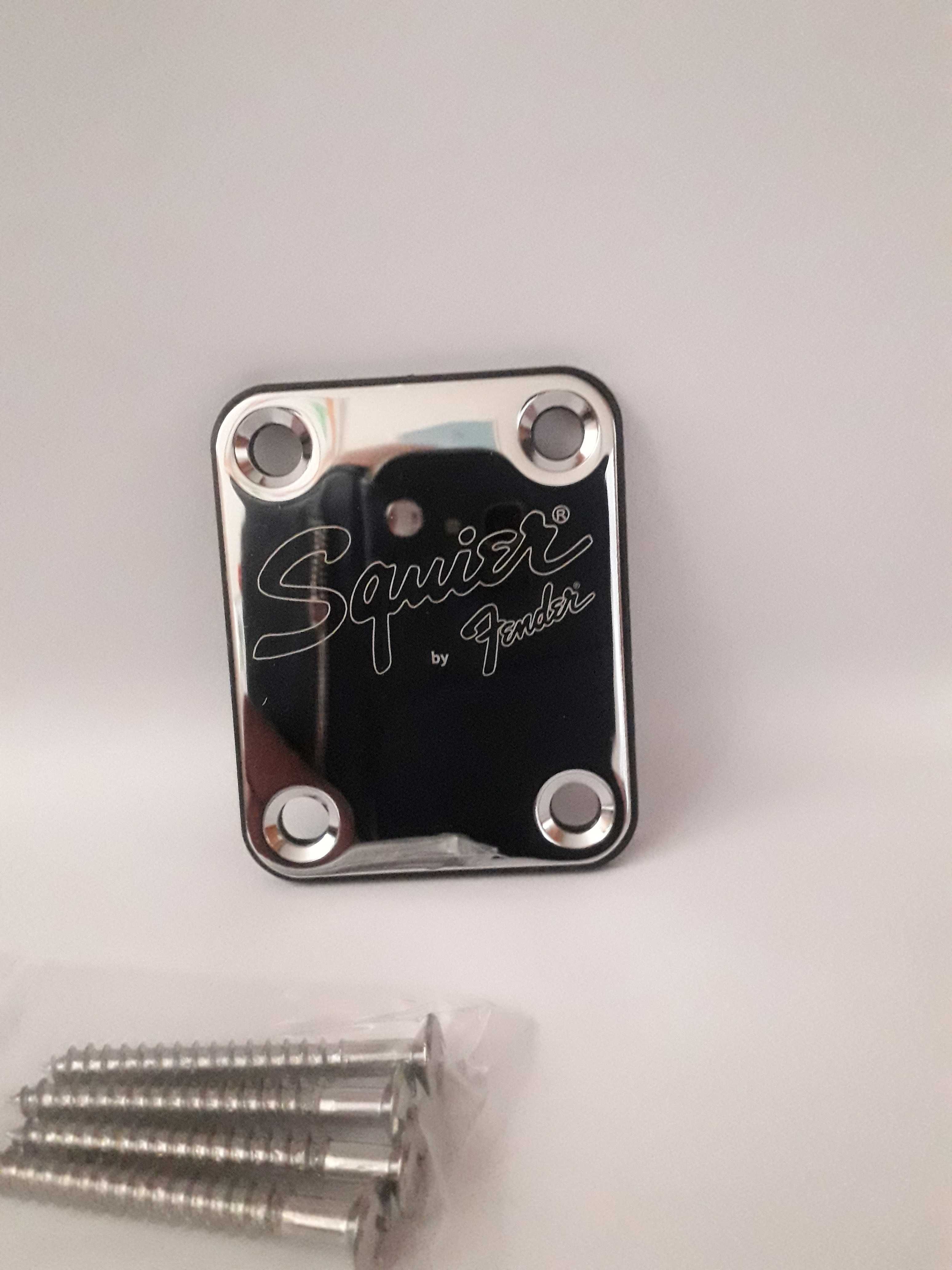 Squier by Fender logo, płytka, neck plate do przykręcania gryfu gitary