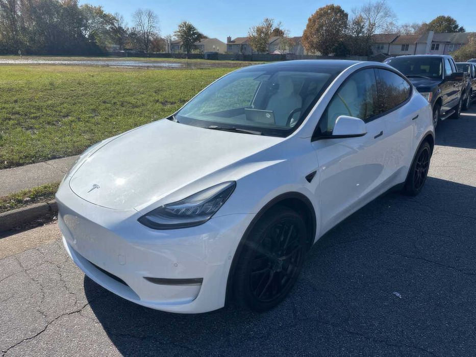 Tesla Model Y Long Range      2022