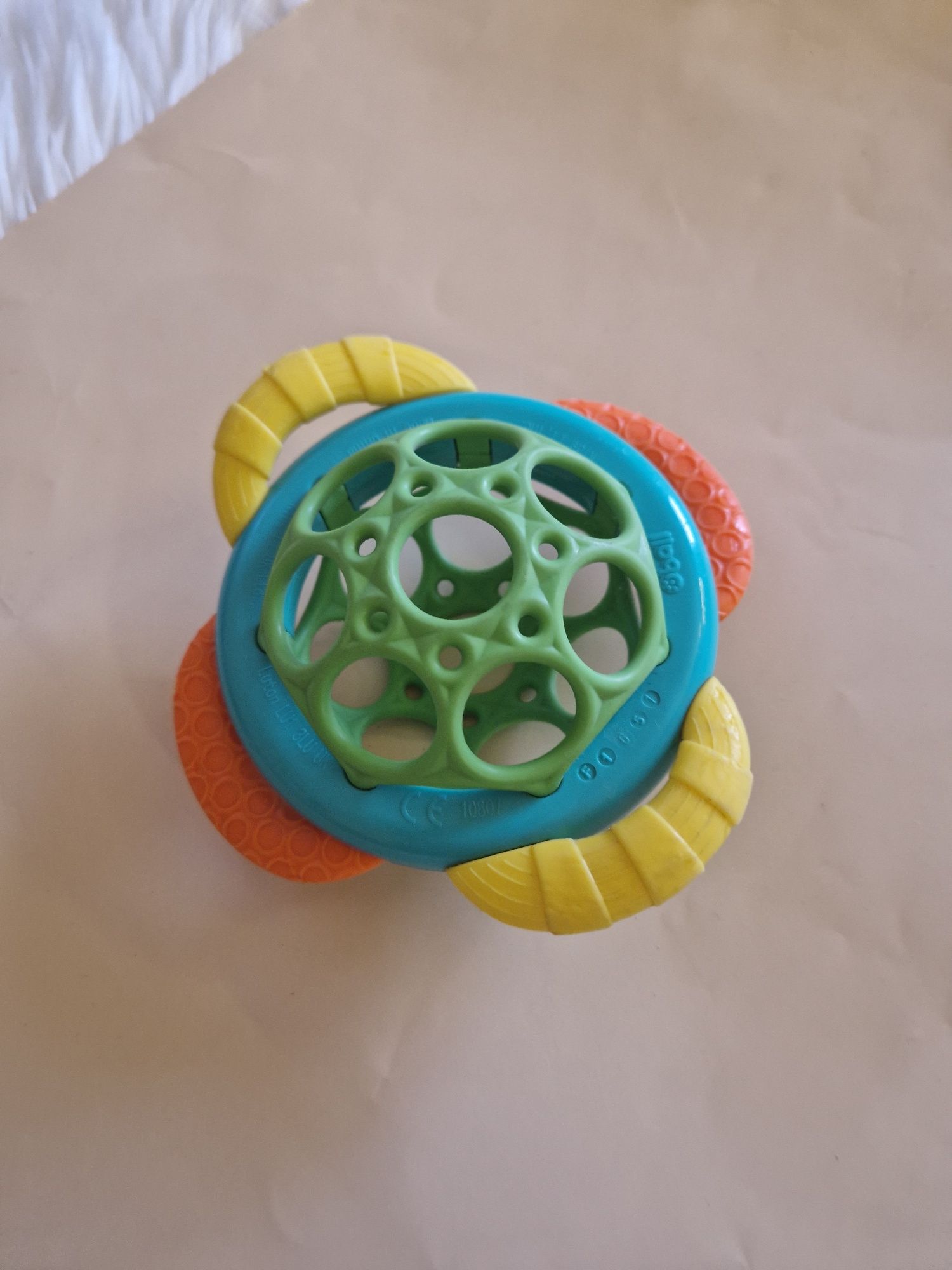 Gryzak na ząbkowanie Oball plastik gryzak dla niemowląt