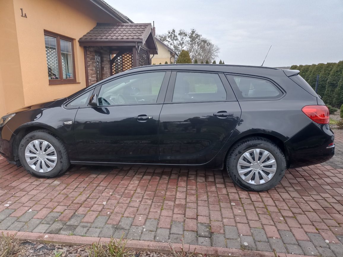 Opel Astra Sports Tourer 2015r  1,6 CDTI Stan wzorowy!! Okazja!