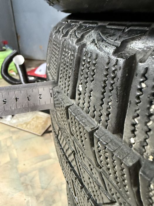 Шини зимні Sunwide 215/55/17 стан супер