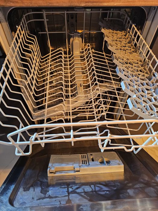 Посудомийна машина Ariston Lst 114