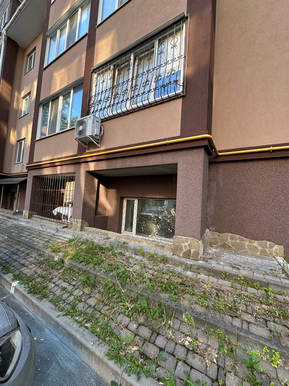 Продаж 2к квартири цоколь 63м2 з частковим ремонтом в Ірпені!
