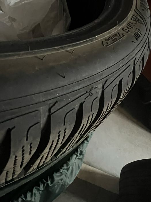 Goodyear ultragrip ice 2+ 235/40 R19 tesla