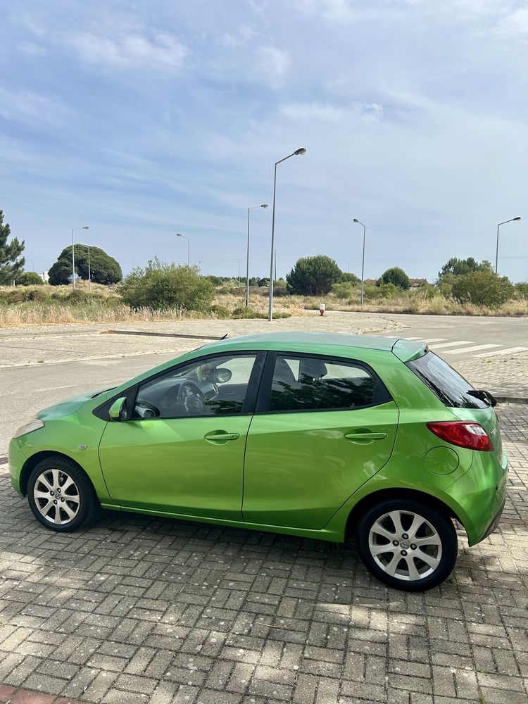 Mazda 2 ano 2010