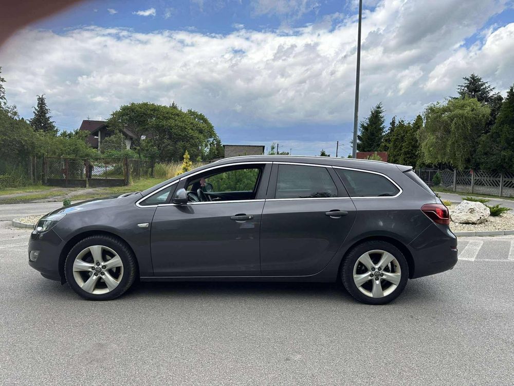 Opel Astra j 1.4 turbo 2011 Xenon
