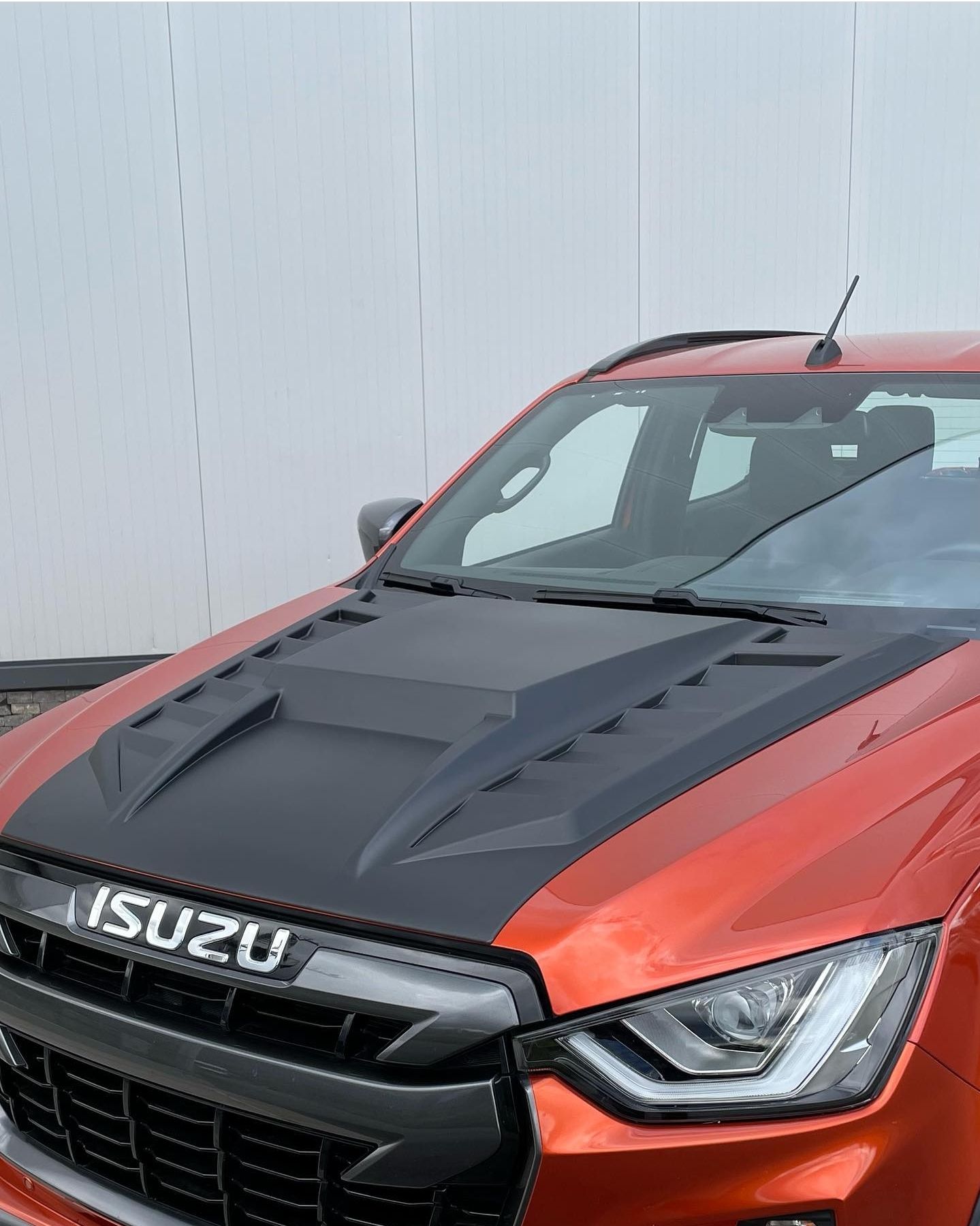 Nakładka na maskę dokładka maski Isuzu D-Max 2021-