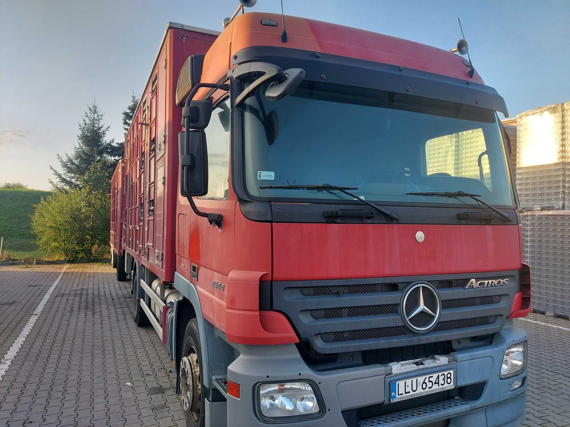 Mercedes Actros 2544 ciężarówka do przewozu zwierząt