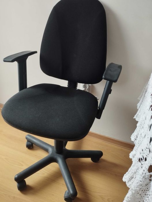 fotel obrotowy do biurka w pełni regulowany