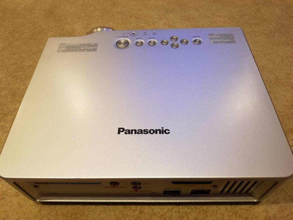 Projektor Panasonic PT-AE700E