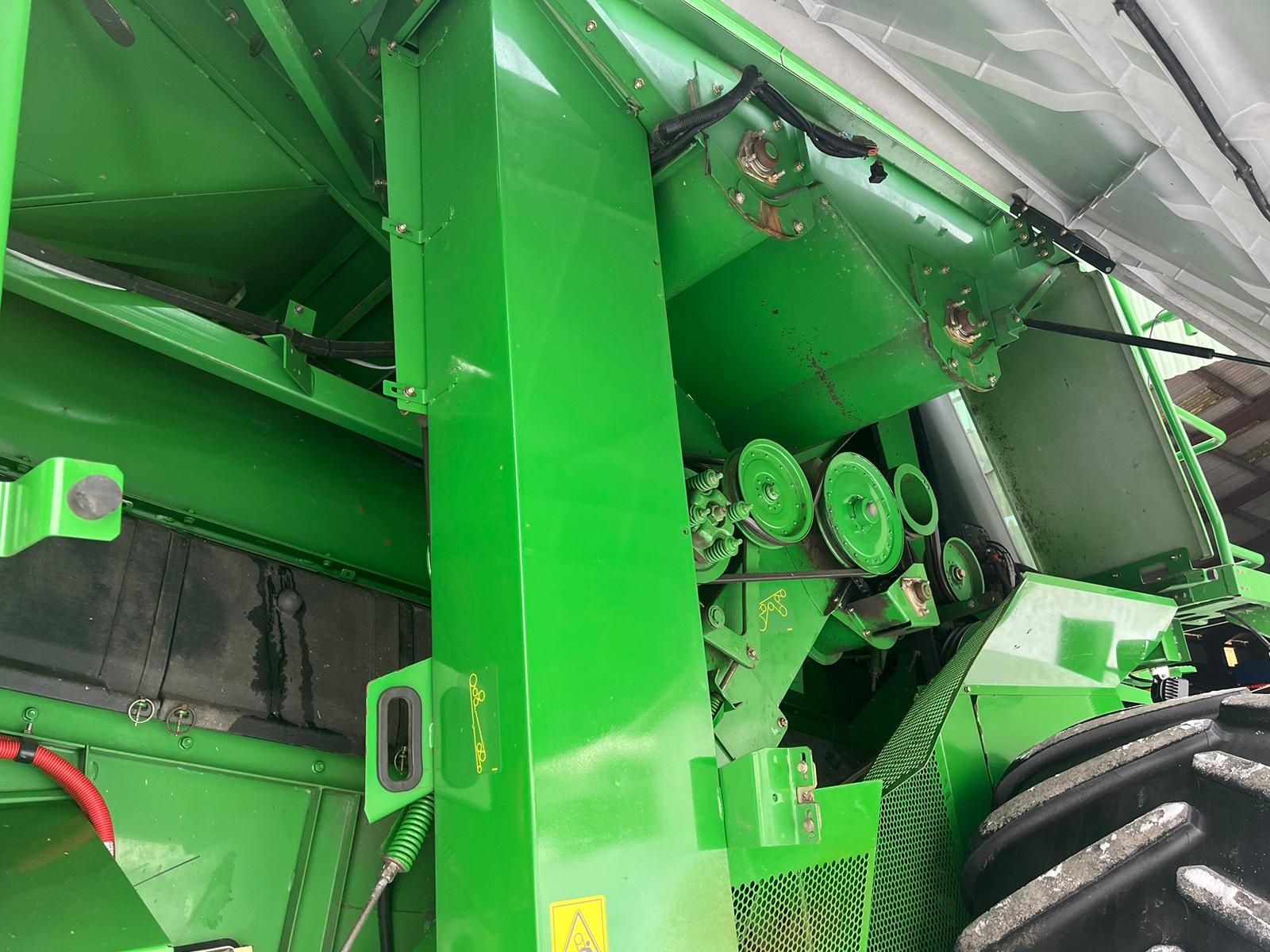 Комбайн John Deere  S690