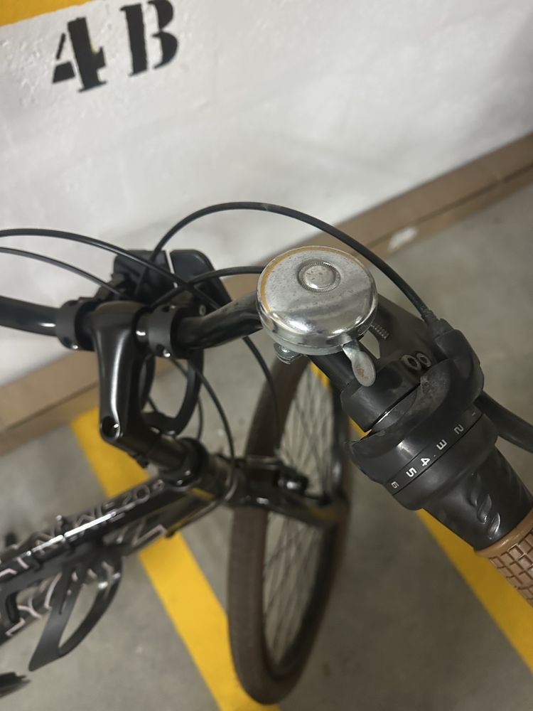 Bicicletas de passeio com mudanças em bom estado