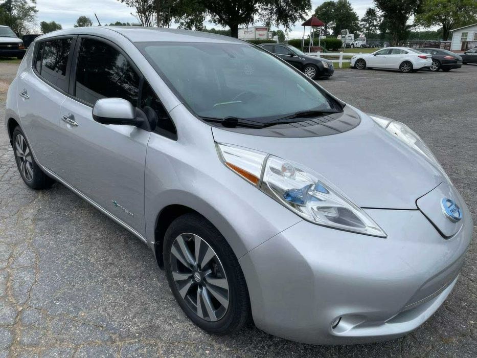 Nissan LEAF SL      2015
