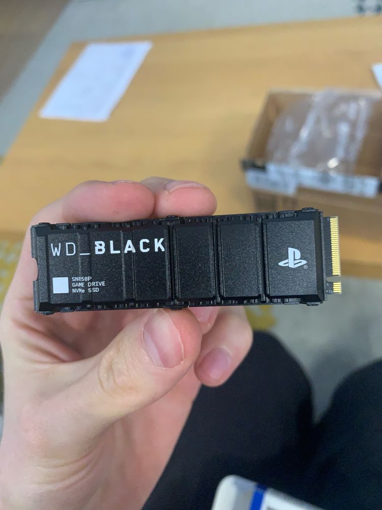 Накопичувач 4TB SSD WD Black PS5 heatsink SN850P