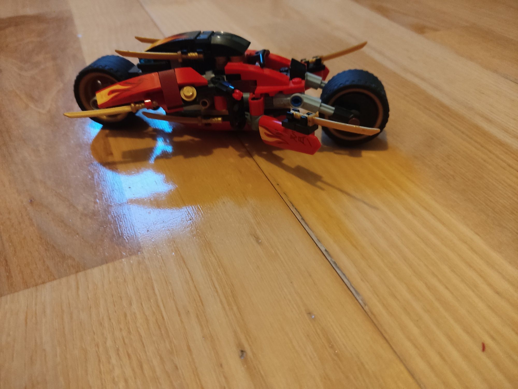 Motocykl Kaia z LEGO ninjago 70667
