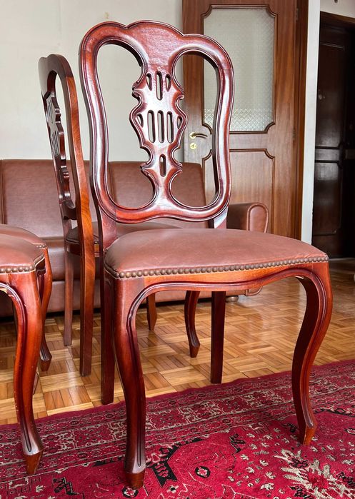 Conjunto de 4 cadeiras de jantar, em madeira de carvalho