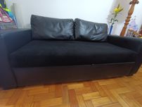Sofá cama em napa preto