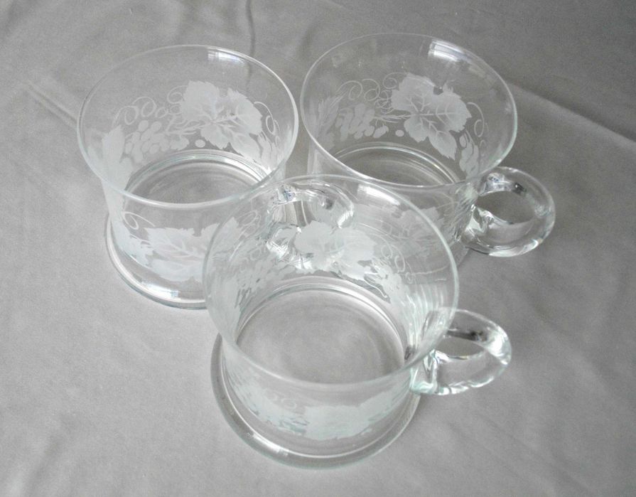 3 Canecas baixas em vidro